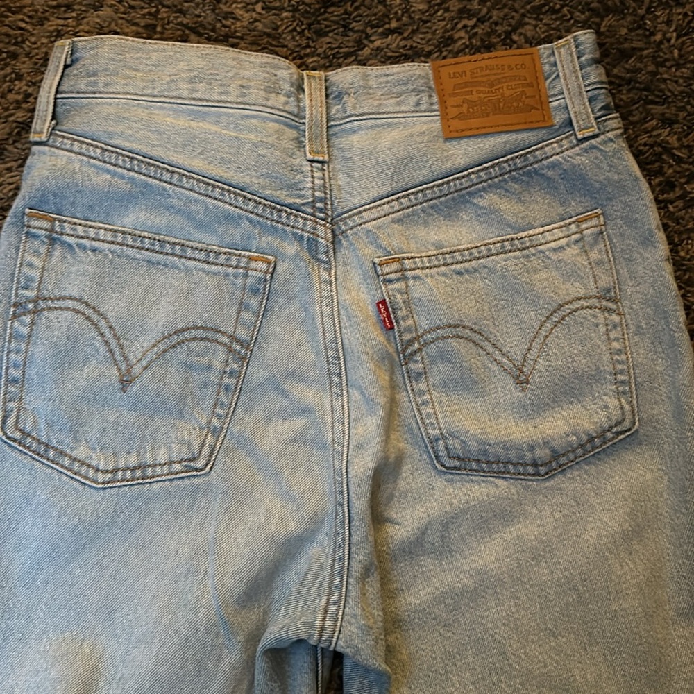 Light Wash LEVI straight ankle Jeans - Picture 4 of 4
